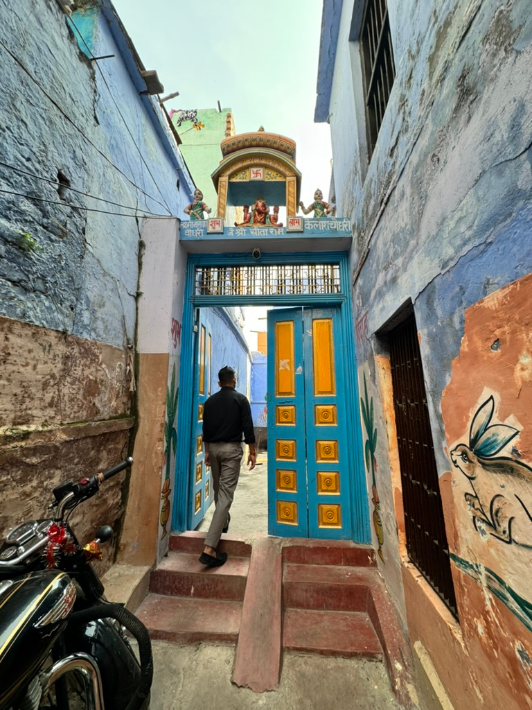 Heritage walk with local tour guide in Varanasi, India