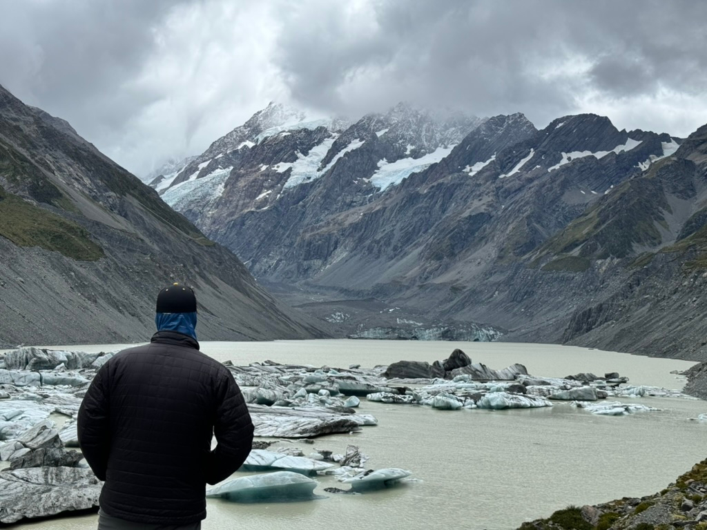 Observing the Hooker Lake and glacier in New Zealand