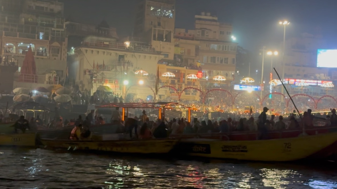 Evening aarti at Dashashwamedh Ghat in Varanasi, India