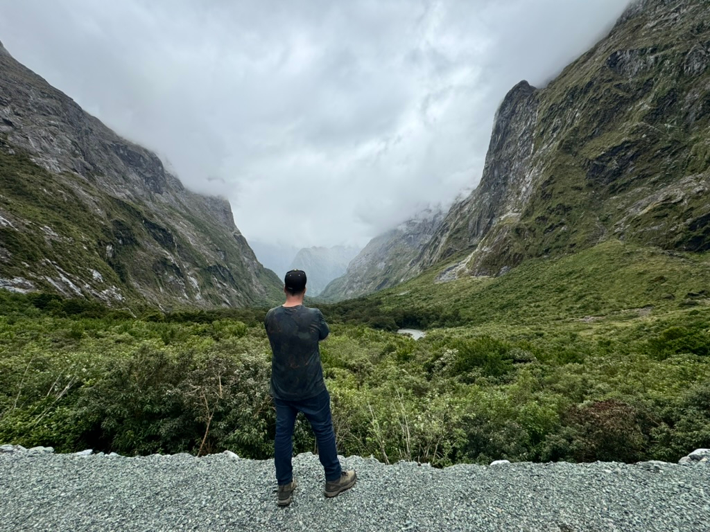 Man admiring the grandiose views on the drive to Milford Sound, New Zealand